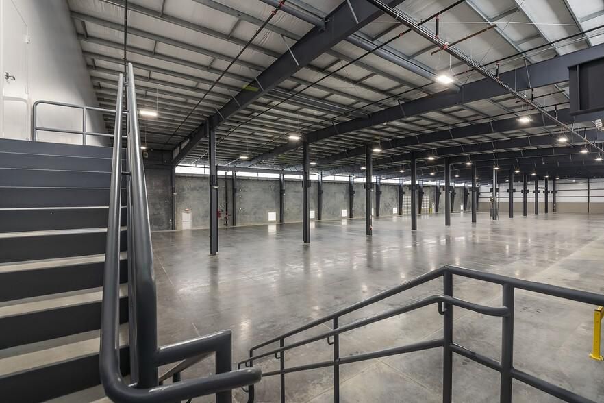 West Greens Spec Industrial 4500 W Greens Rd photo 3