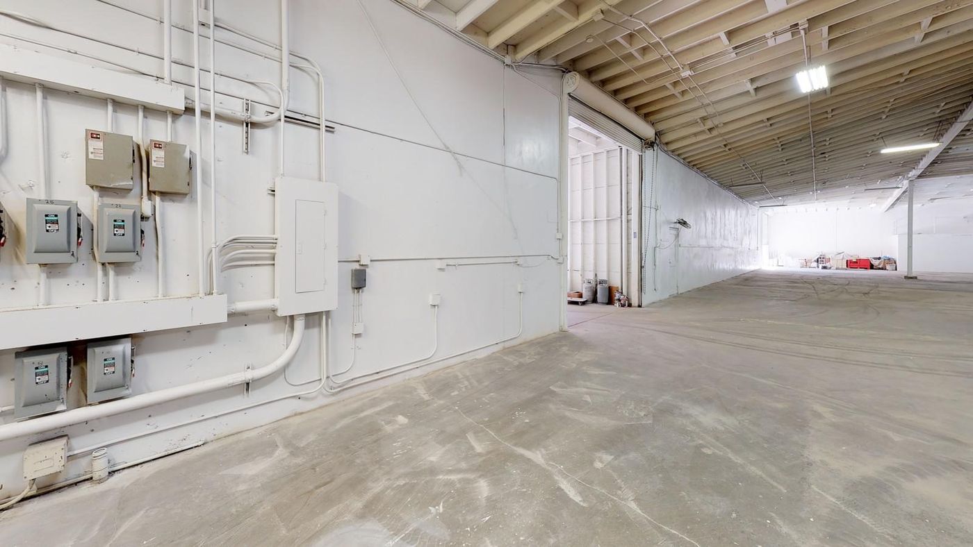 Demisable Green Zone Warehouse For Lease photo 3