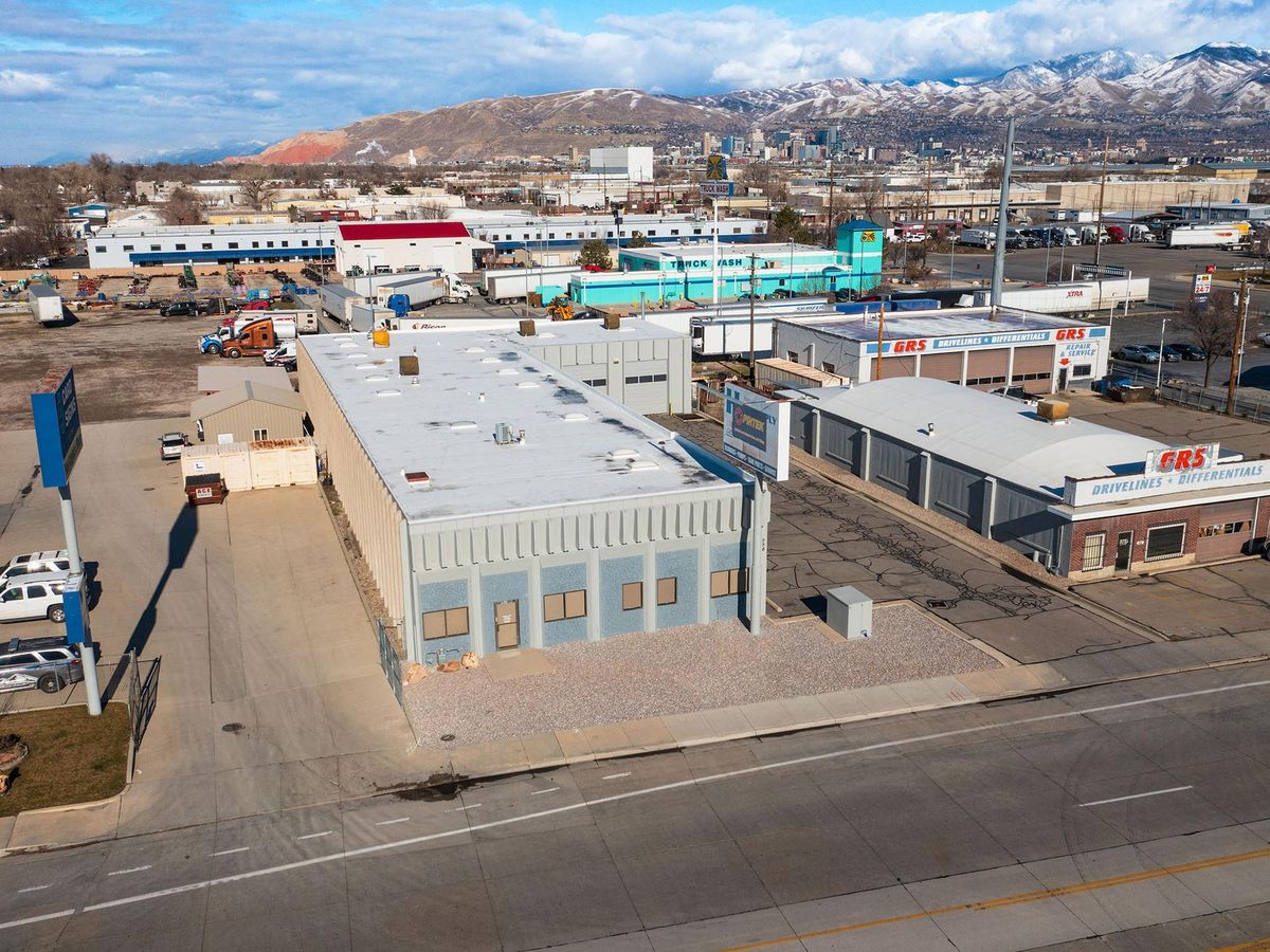 12,000 SF Showroom/Warehouse Ideal for Automotive Use photo 4