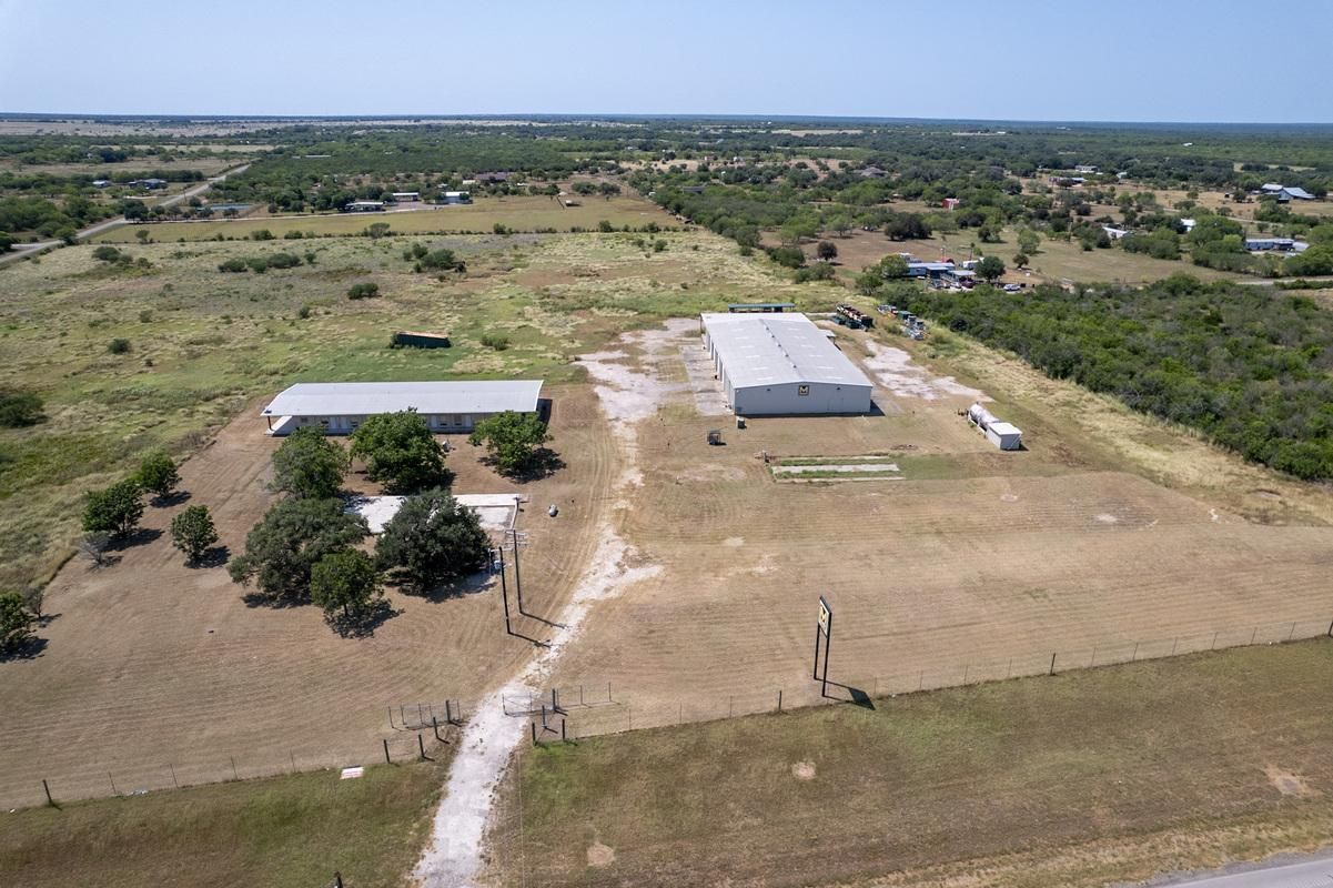 4067 Hwy 59 E photo 1