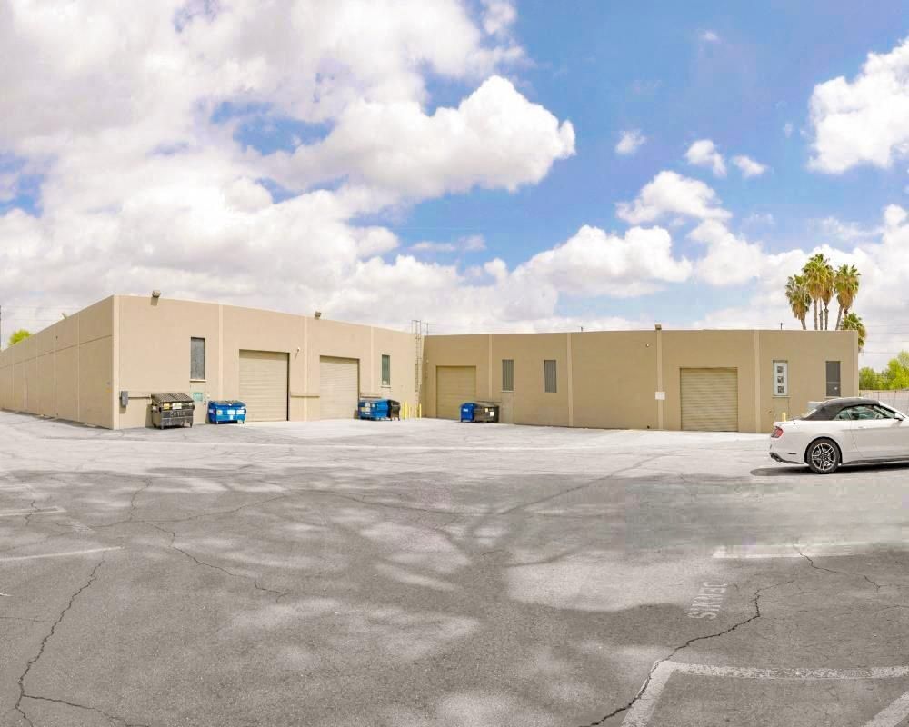20920 Victory Blvd photo 2