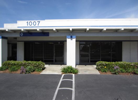 Small Office/Warehouse with Retail Potential!
