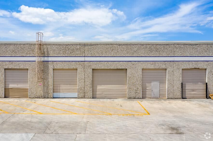 Rittiman Building 7 5700-5730 Rittiman Plz photo 3