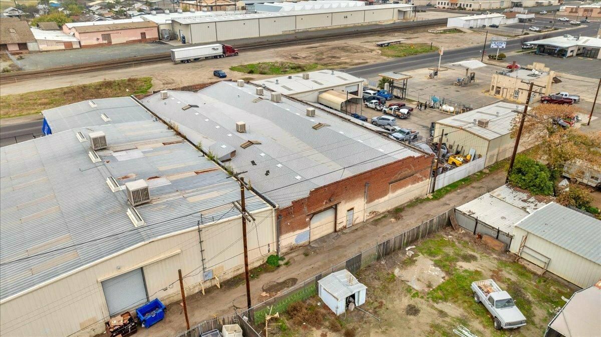 ±10,350 SF Commercial Building in Porterville, CA photo 3