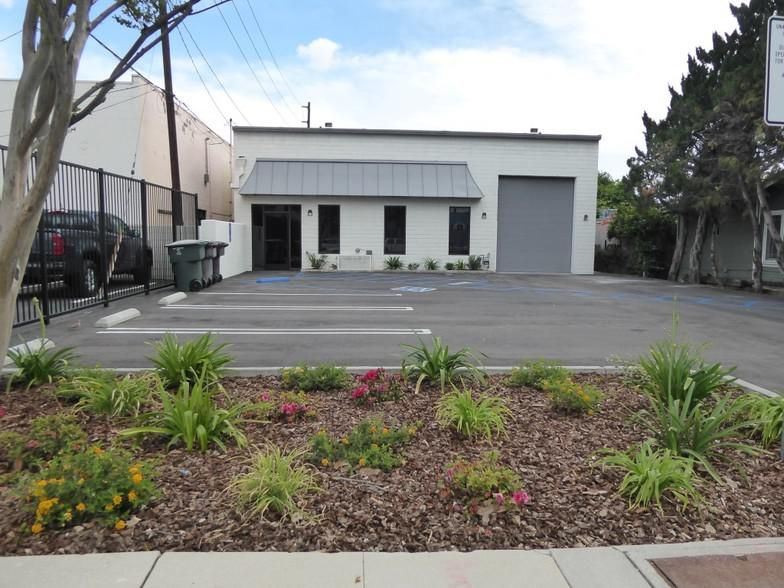 632 Thompson Ave photo 3