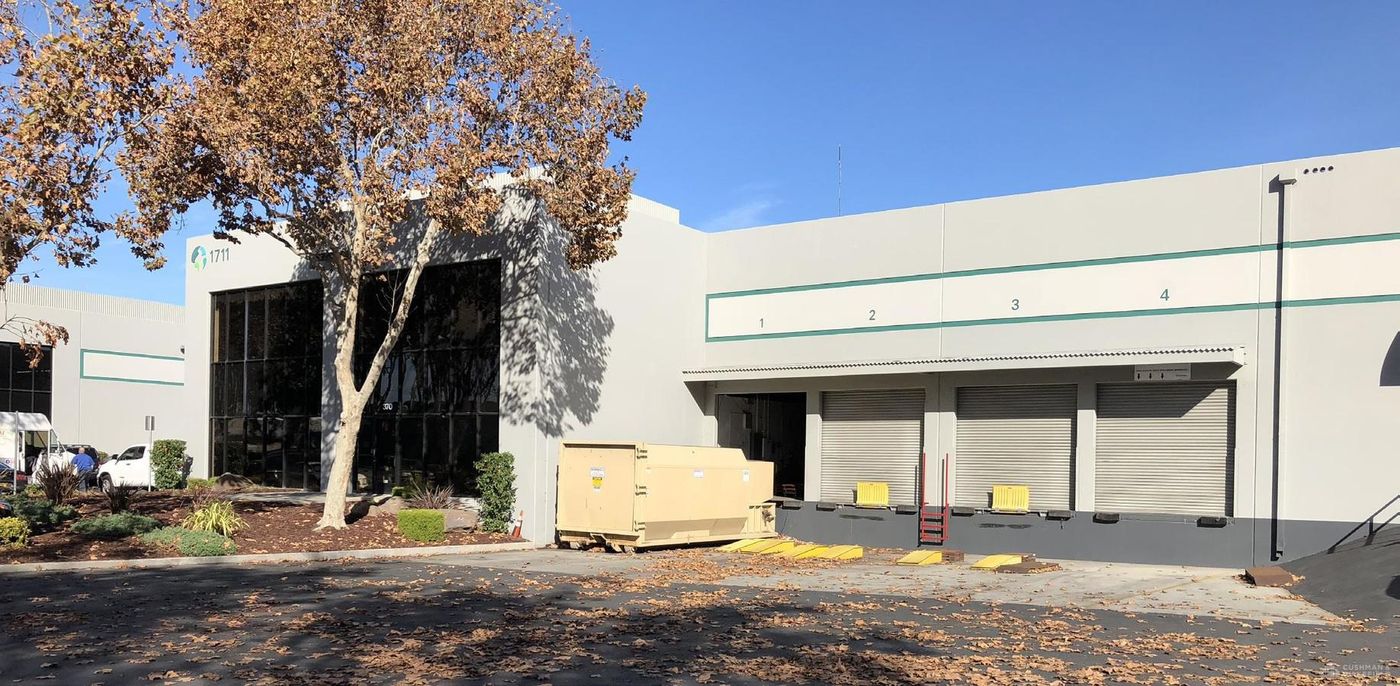 Bldg 4 photo 1