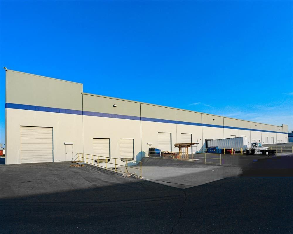 1329 N Market Blvd photo 4
