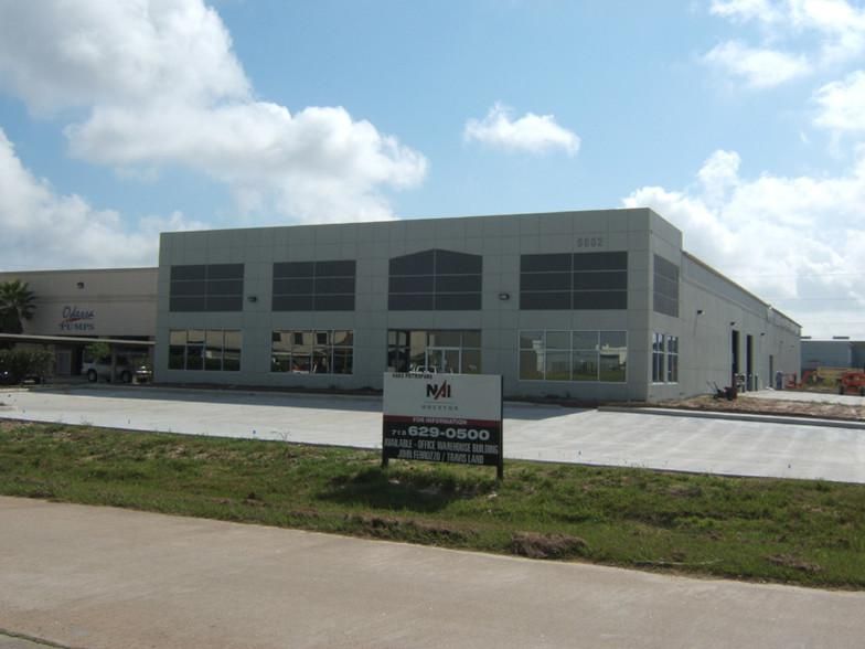 6602 Petropark Dr photo 3