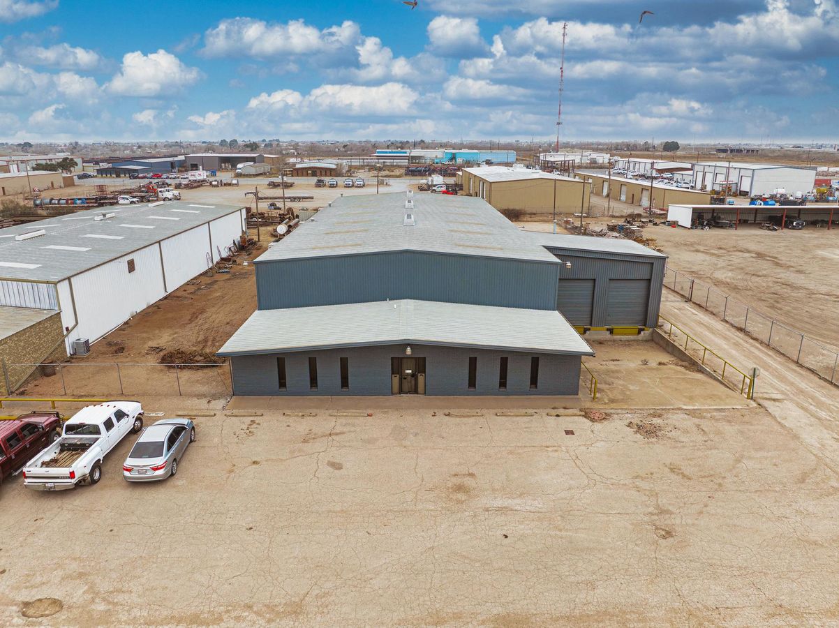 2 Loading Dock Shop/Office Near I-20 photo 1