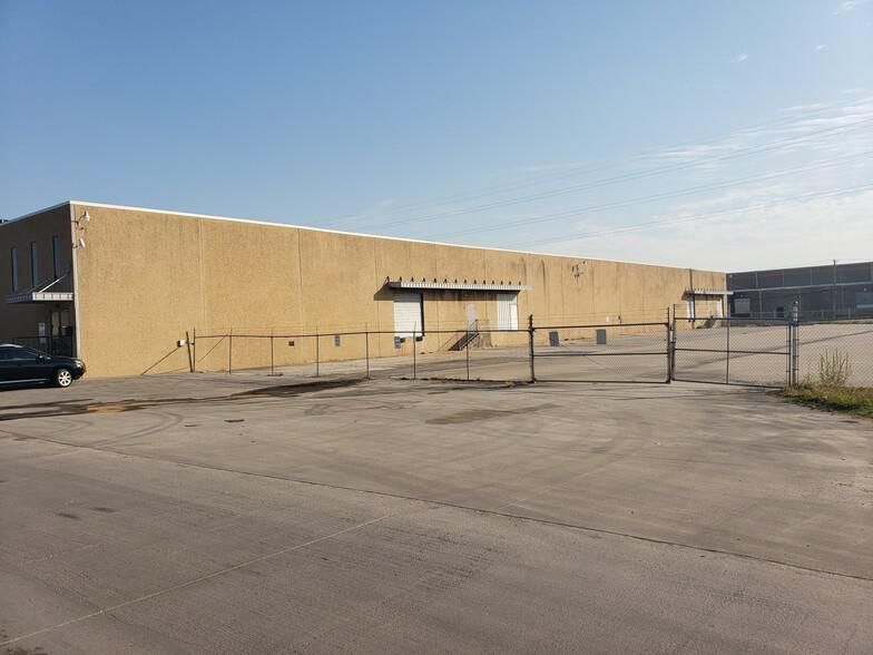 Industrial Office / Warehouse 1420 Northpark Dr photo 3