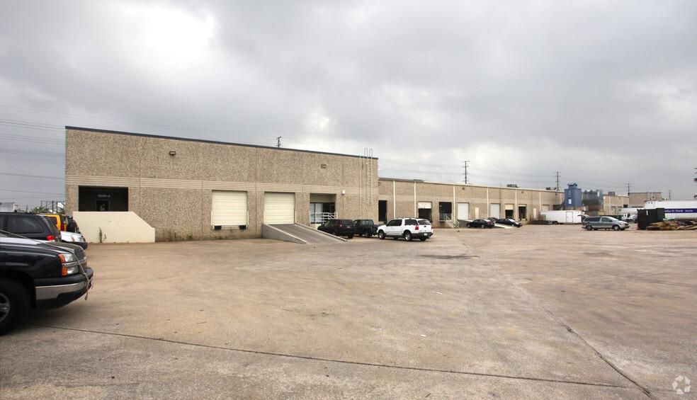 MoPac 4 3800 Drossett Dr photo 1