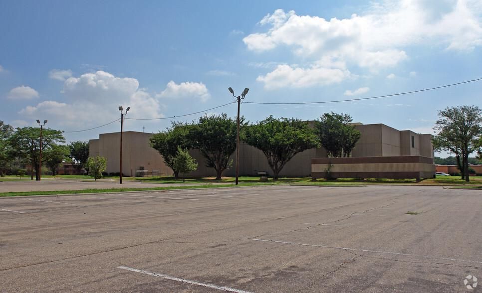 Building 930 9712 4th Dr photo 3
