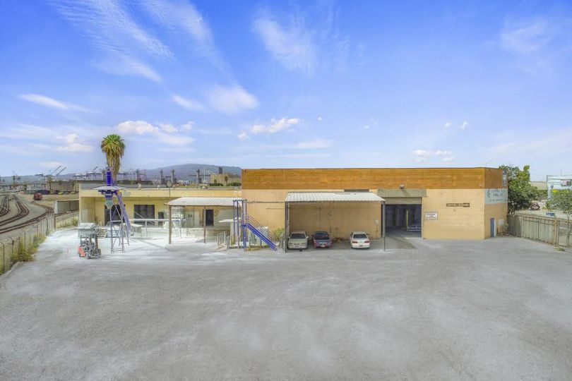 Port adjacent warehouse with fenced yard 320 E Harry Bridges Blvd