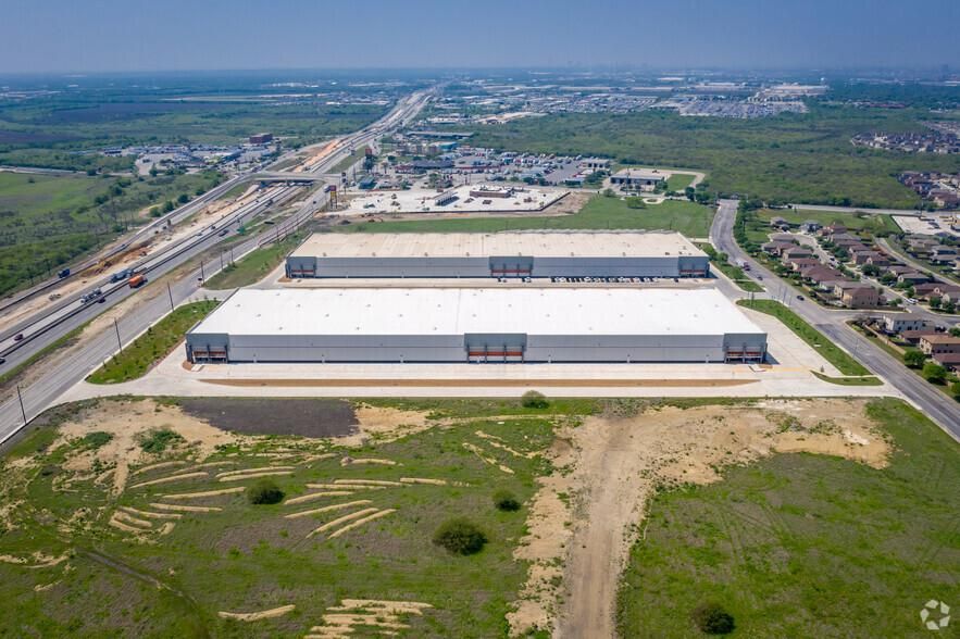 Gateway 10 - Building 2 6719 IH-10 E photo 2