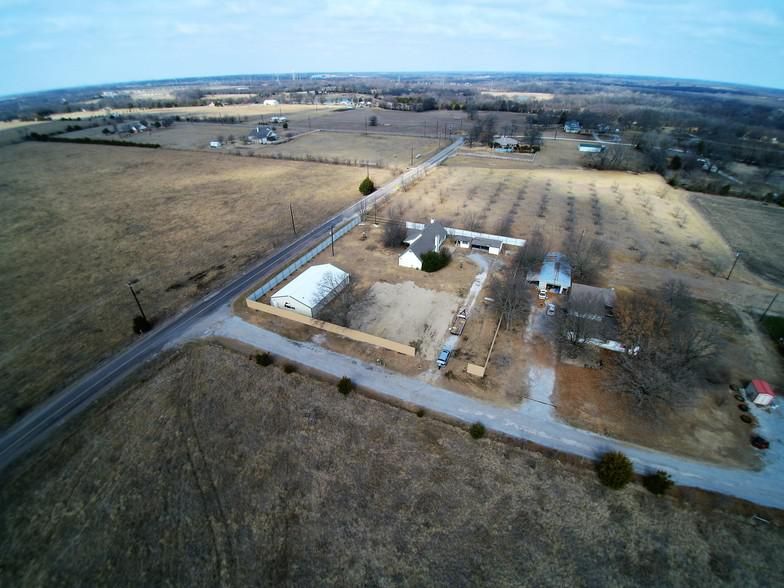 1764 Littrell Ln photo 1