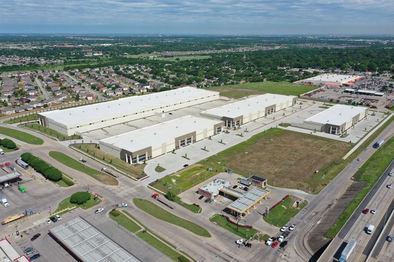 Building B 8600 South Freeway