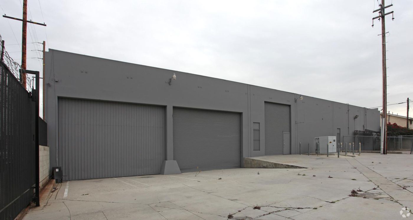 Clean Manufacturing/Warehouse Facility photo 3