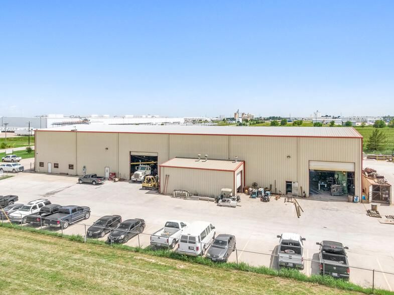 Great Fabrication Facility on 9.74 Acres 3835 Windmill Rd photo 4