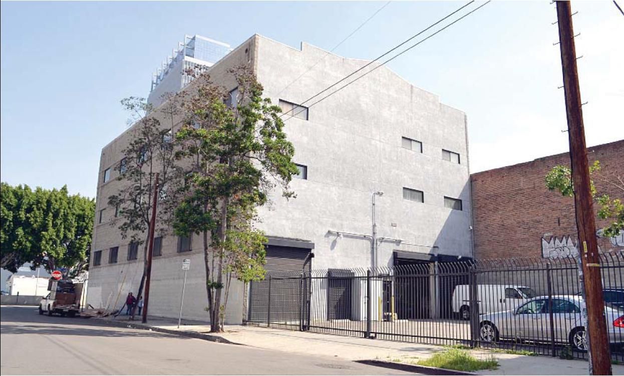 Pico Maple Plaza photo 3