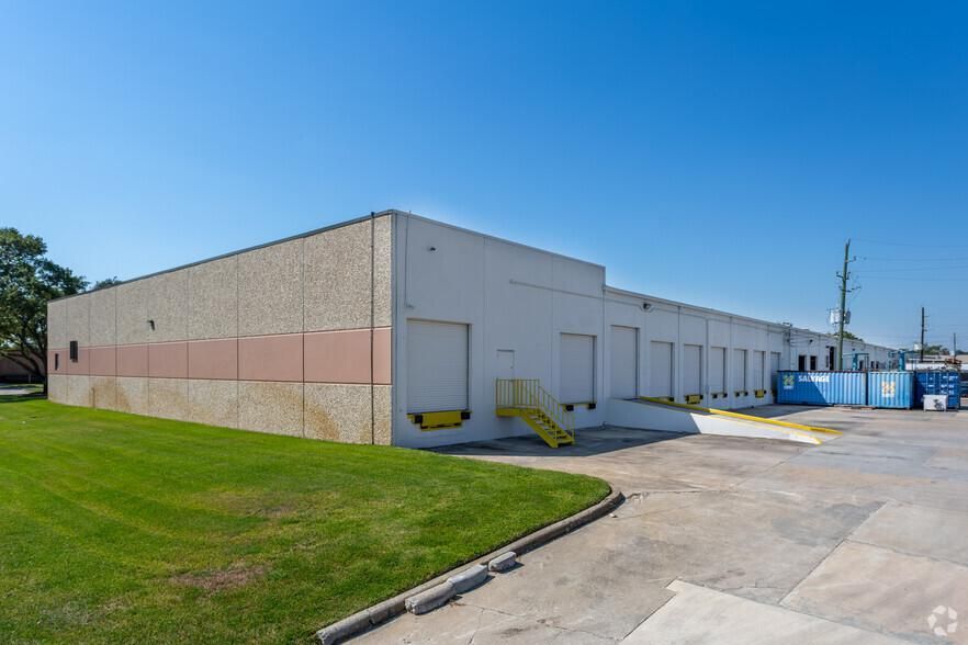 Intercont'l Business Park 15402 Vantage Pky E photo 3