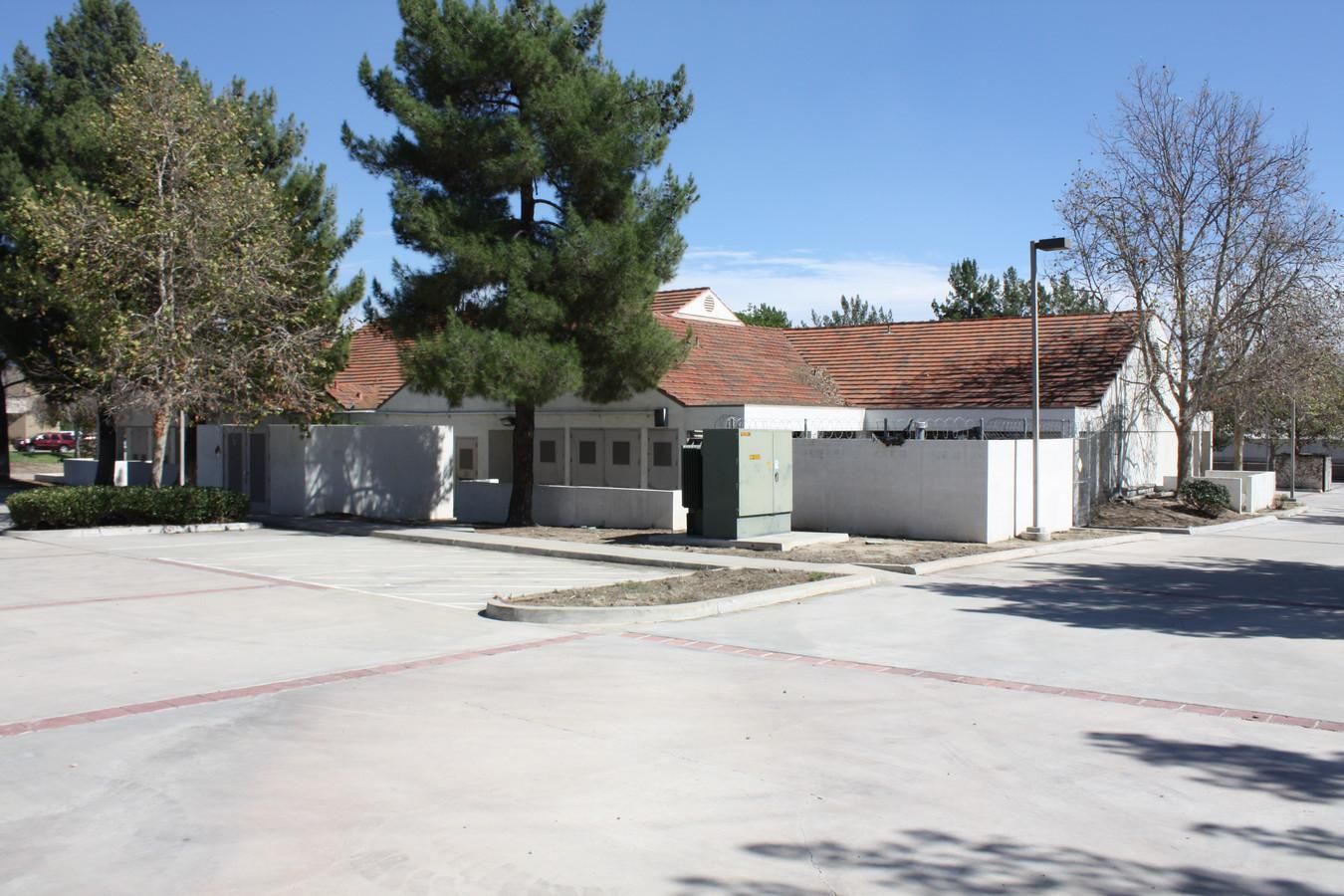 INDUSTRIAL W/ HEAVY POWER & LARGE FENCED YARD photo 4