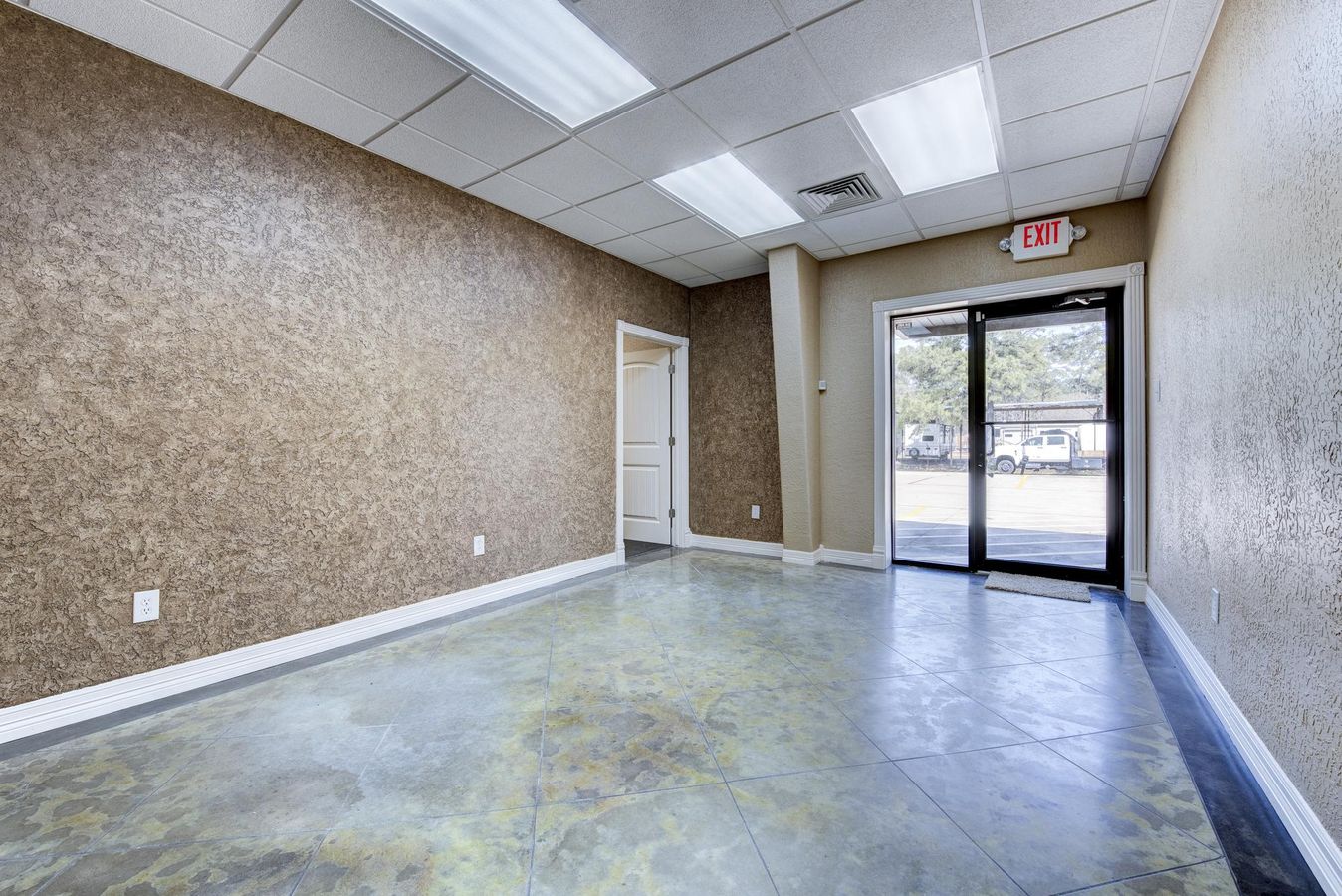 11180 Cox Rd, Conroe, TX  77385 photo 4