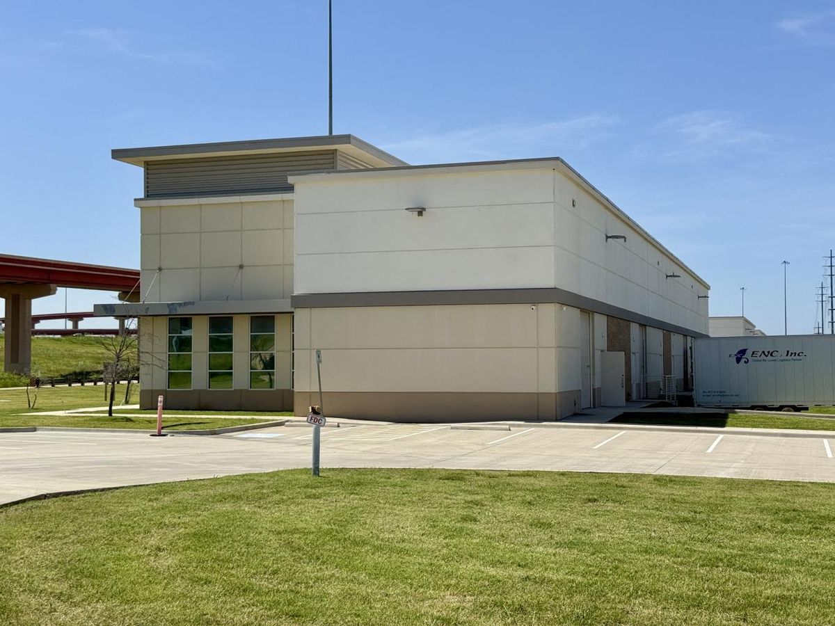2551 N State Highway 161 photo 3