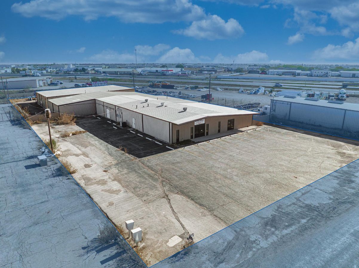 Expansive Warehouse with Counter Sales/Showroom photo 2