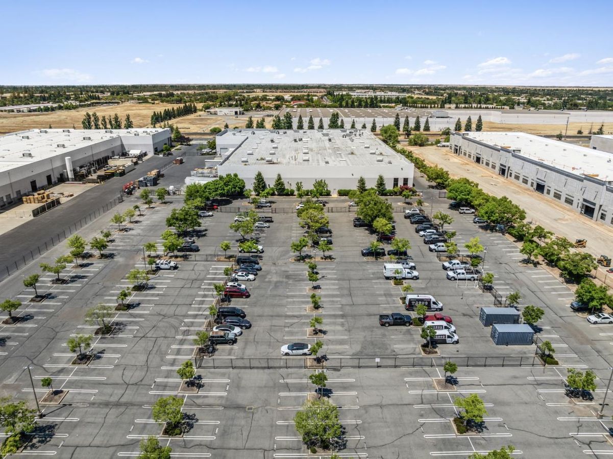 Sierra View Industrial Park Building 1 photo 4