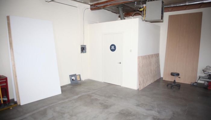 Warehouse Space for Rent at 18701-18717 Parthenia St Northridge, CA 91324 - #14