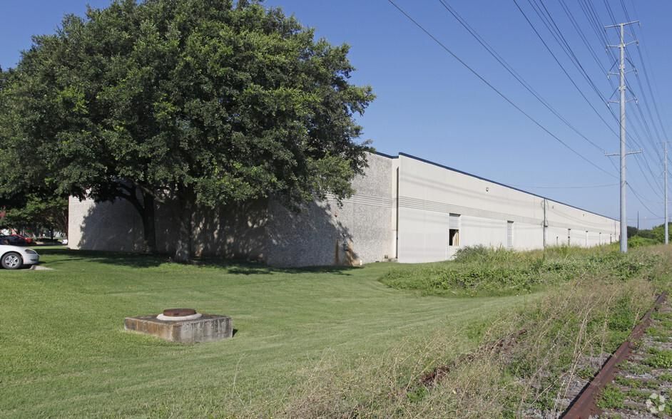 MoPac 4 3800 Drossett Dr photo 3