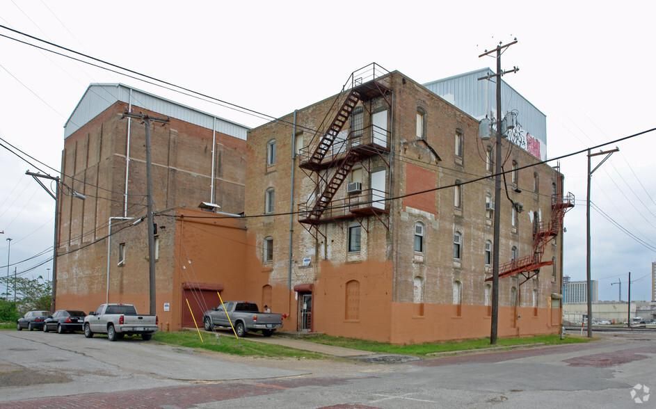 1000 Harding St photo 2