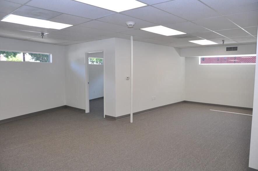 1324 Cypress Ave photo 2