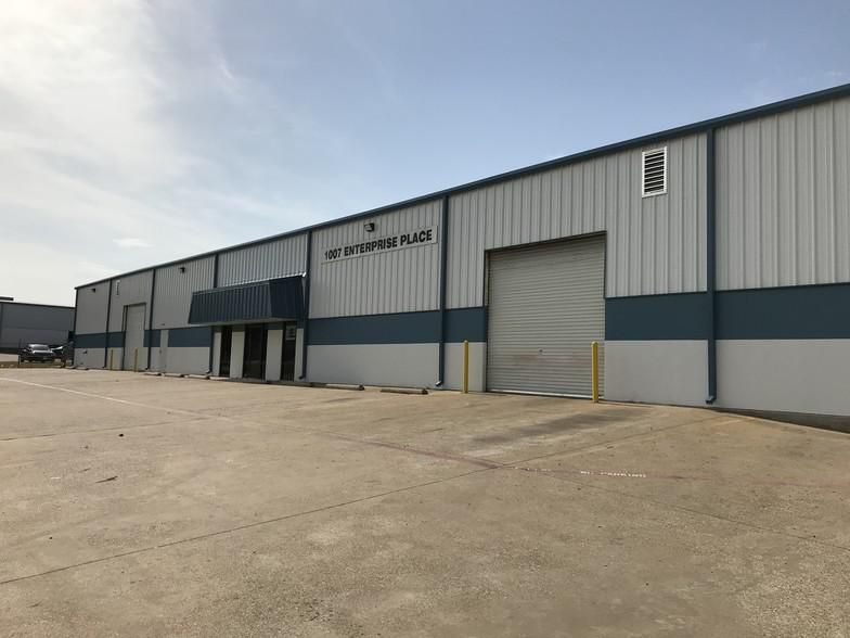 1007 Enterprise Pl photo 1