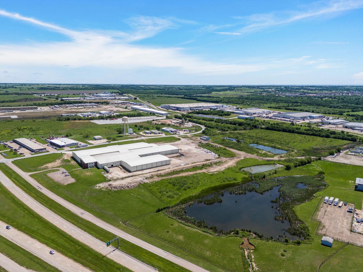 1450 N Highway 77 photo 3
