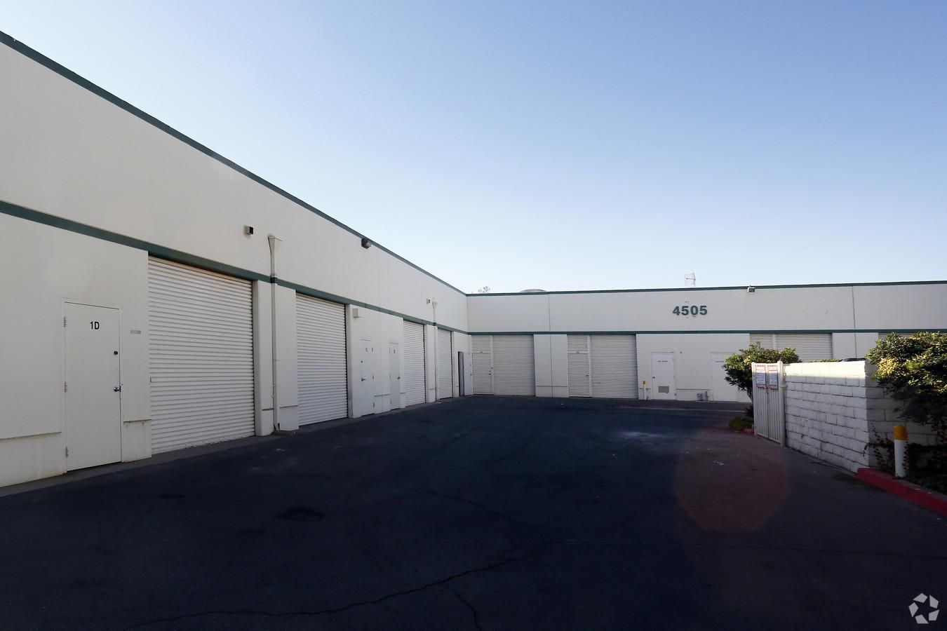 Bldg 1/2 photo 2