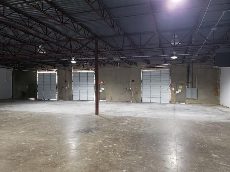 9617 Camp Bowie West Fort Worth, TX 7611 9601-9615 Camp Bowie West Blvd photo 1