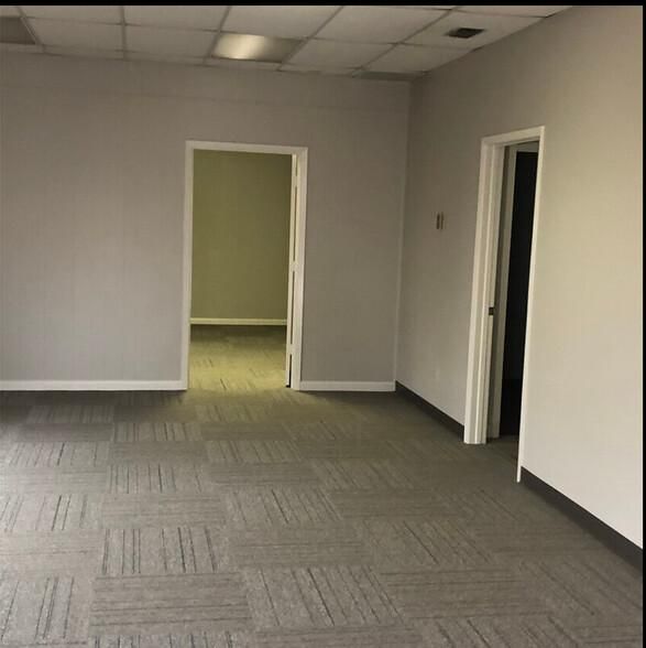 106 E Rhapsody Dr photo 4