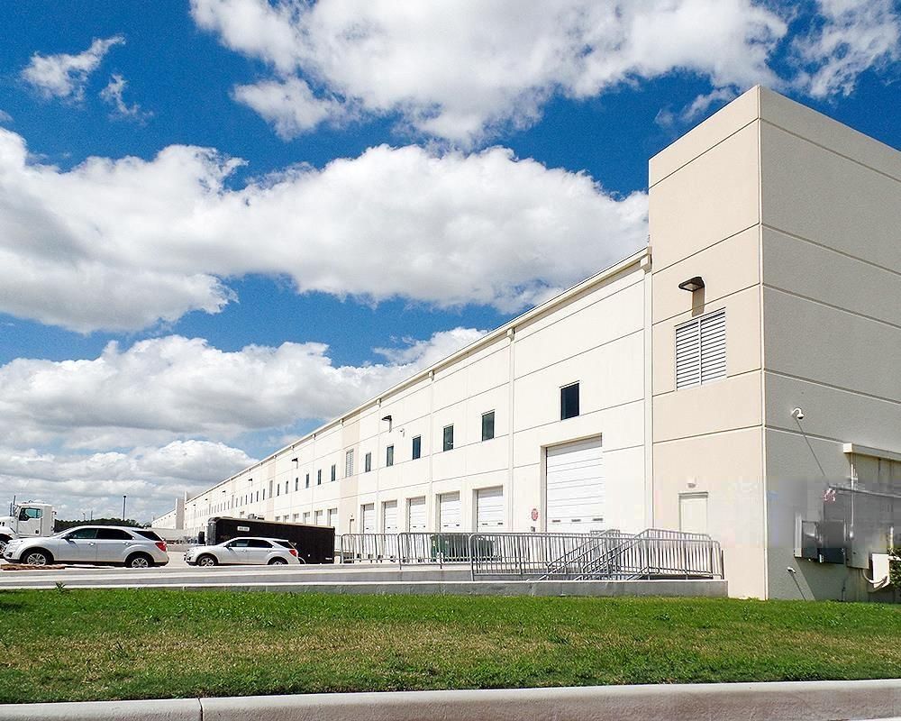 Pinto Business Park - 433 Plaza Verde Drive photo 4