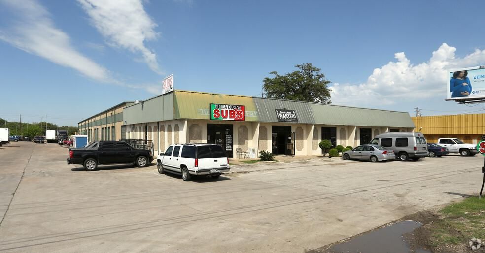 4612 Burleson Rd photo 1