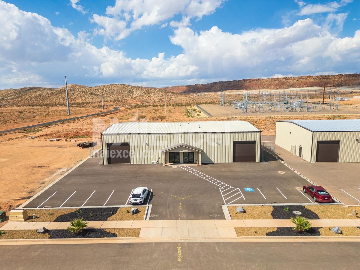 Industrial Flex Space for Lease in Quail Creek! photo 2