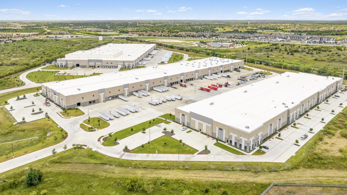 Plum Creek Logistics Center Building 1 photo 3