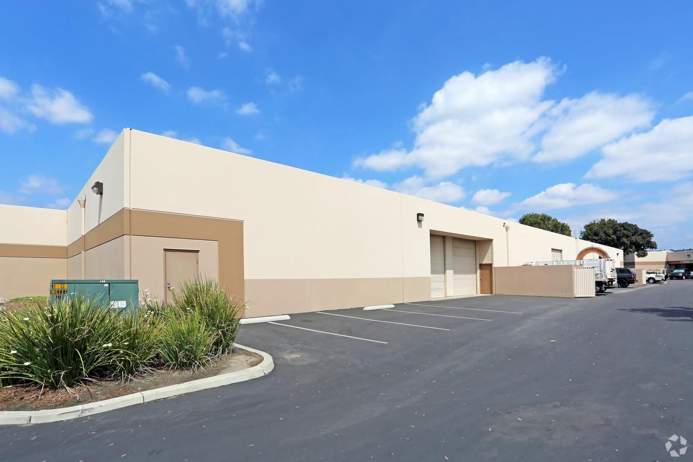 1259 N Tustin Ave (3,997 sf) photo 2