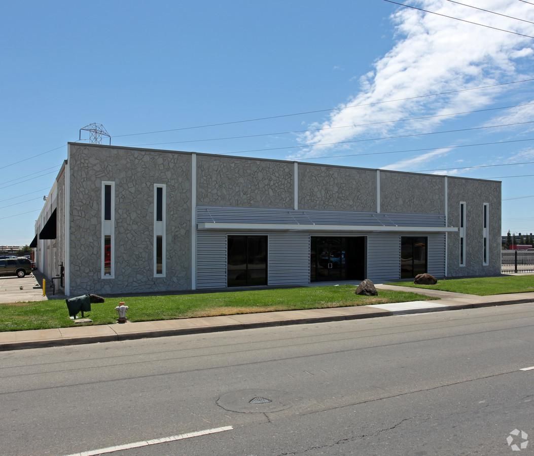 Industrial Property For Lease photo 1