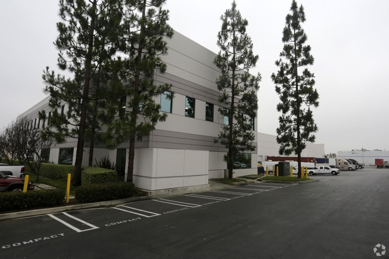 Van Ness Commerce Center photo 3