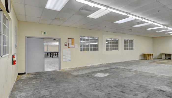 Warehouse Space for Rent at 2444 Porter St Los Angeles, CA 90021 - #124