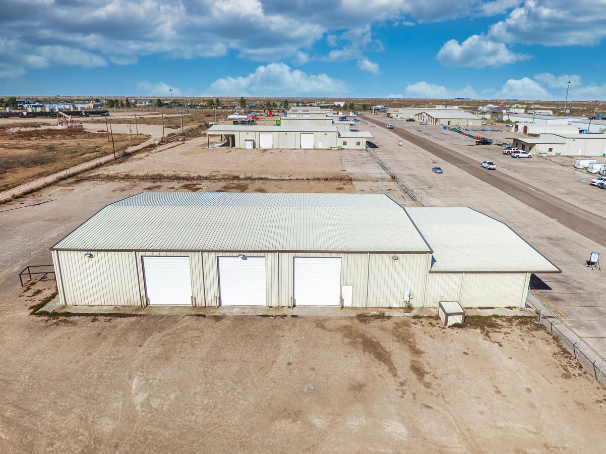 Crane Served Industrial Facility on 1.94 Acres photo 4
