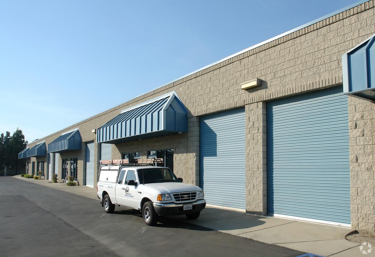 Wood Industrial Bldg photo 3