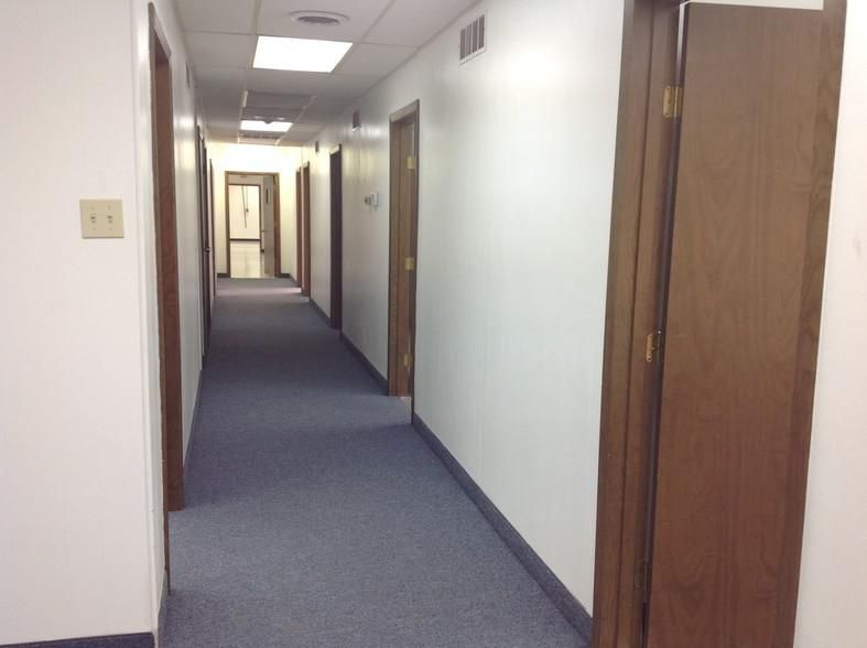1700 Surveyor Blvd photo 4