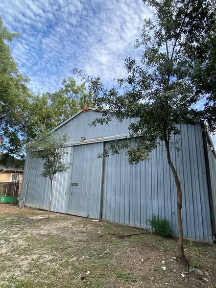 915 Carl St photo 2